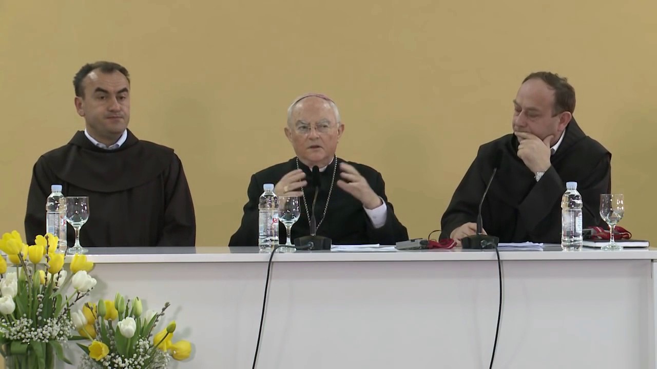 Видеозапись пресс-конференции архиепископа Хенрика Хосера
